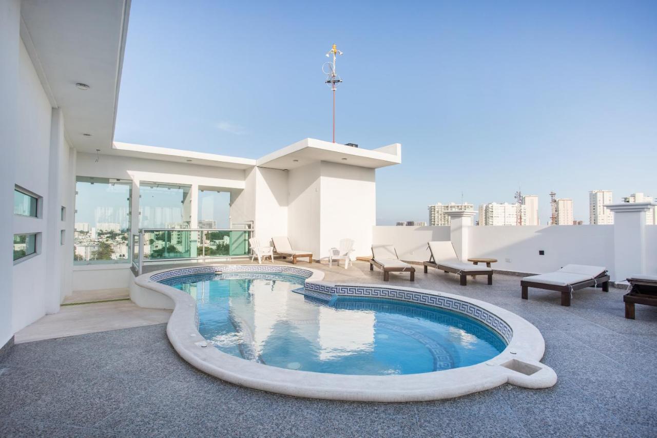Capital O Cancun Ocean View, Cancún Extérieur photo Rooftop pool