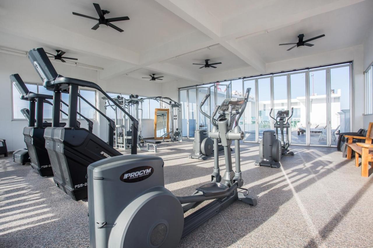 Capital O Cancun Ocean View, Cancún Extérieur photo The gym at the 10th floor