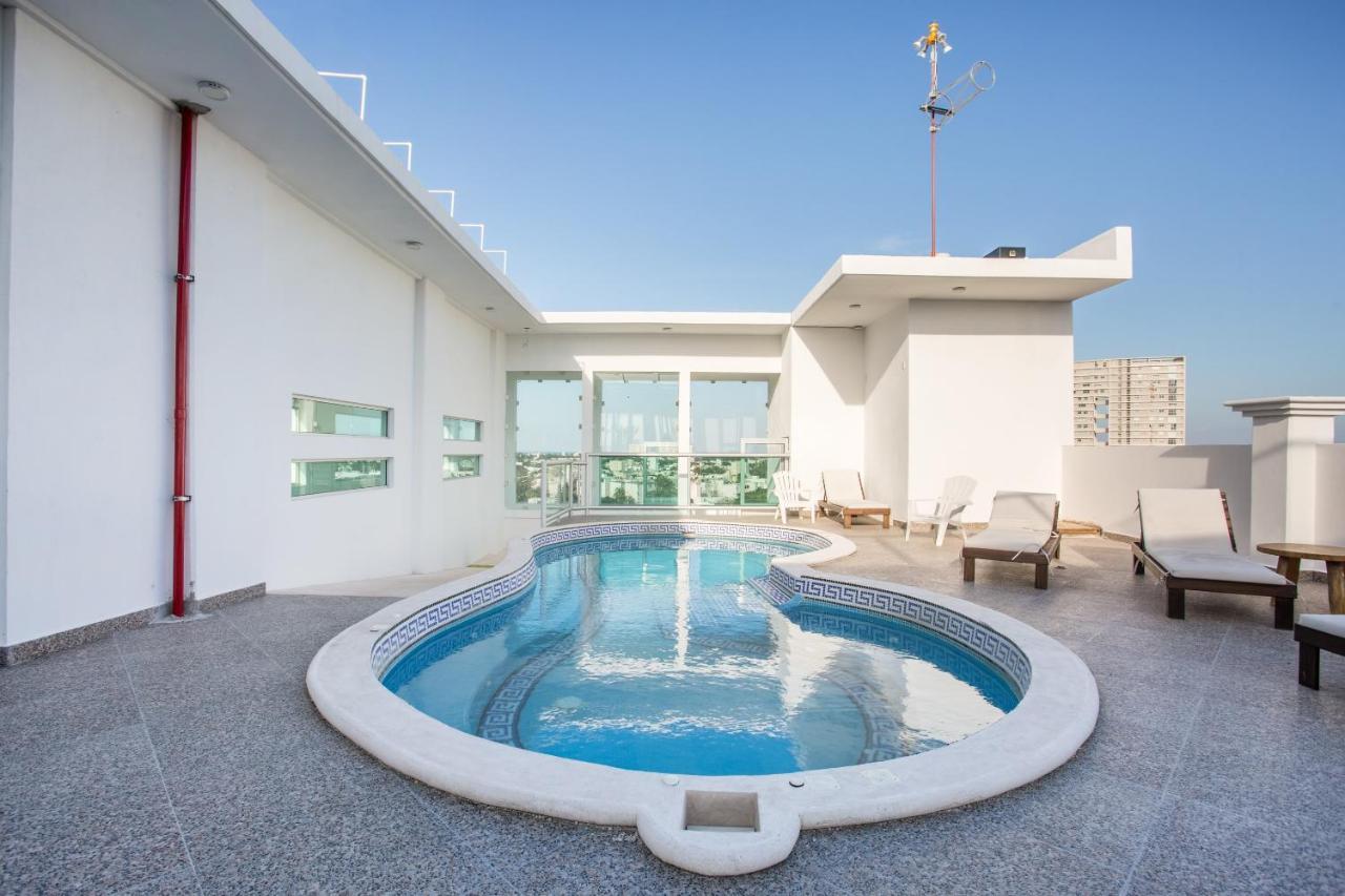 Capital O Cancun Ocean View, Cancún Extérieur photo Rooftop pool